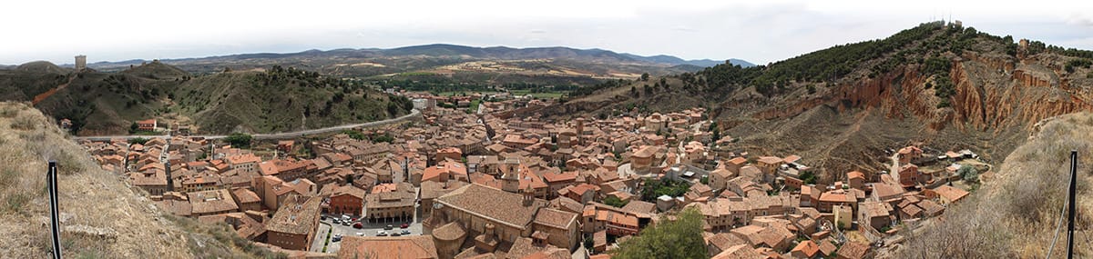 Vista panorámica de población desde la ruta de las Murallas de Daroca | ® UTM Desarrollos