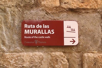 Señalización monumental de la ruta de las murallas de Daroca | ® UTM Desarrollos