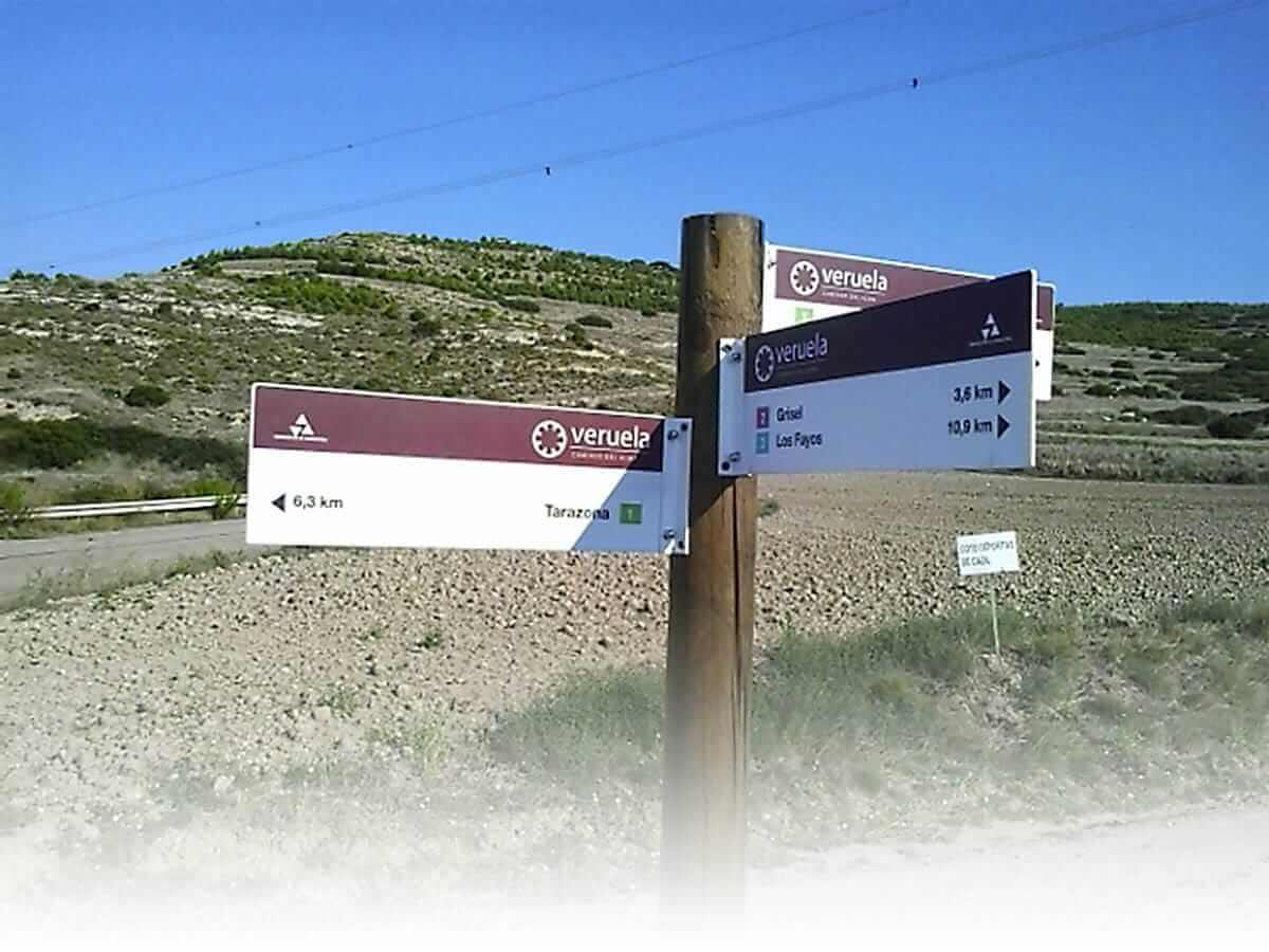 Señalización del sendero (flecha direcional) | ® UTM Desarrollos