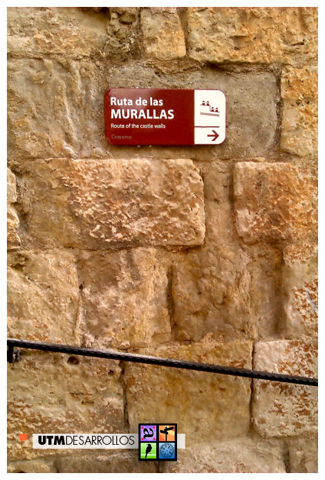 Señalización | Cartel direccional turístico urbano fabricado en acero galvanizado. © UTM Desarrollos