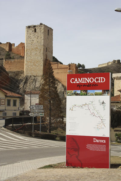 Señalización | Monolito de gran formato (4x2m) fabricado en chapa. © UTM Desarrollos