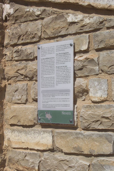 Señalización | Panel de interpretación sencillo de formato pared fabricado en policarbonato. © UTM Desarrollos