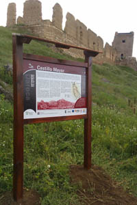 Señalización | Panel de interpretación del Castillo de Daroca . © UTM Desarrollos