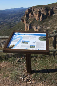 Señalización | Mesa de interpretación del paisaje y la ermita de Marcuello. © UTM Desarrollos
