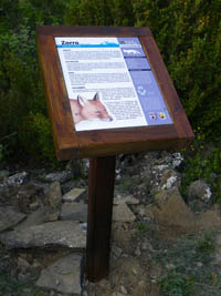 Señalización | Pie temático de el zorro en la Senda de Izarbe (Huesca). © UTM Desarrollos